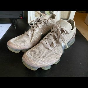 Nike Flyknit Vapormax in beige
